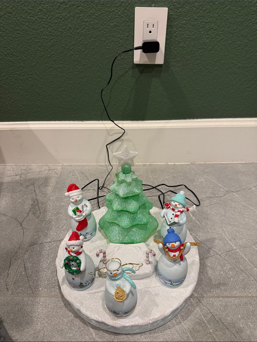 Hallmark Keepsake Snowman Choir Music Box - Red, Green, White - Picture 3 of 16